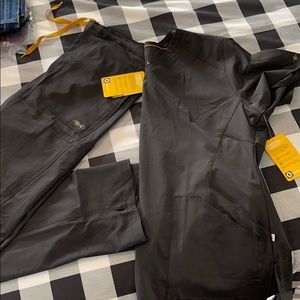 Carhartt scrub set. NWT. Size large